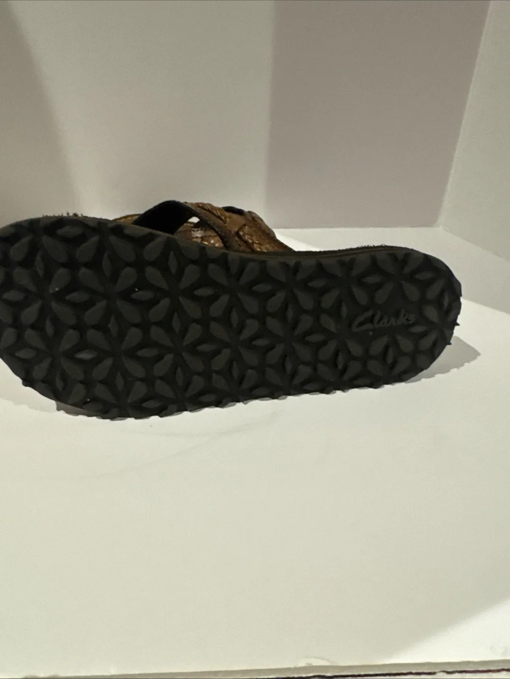 Clarks collection brown braided leather sandals slip-on flats women’s 7 37.5